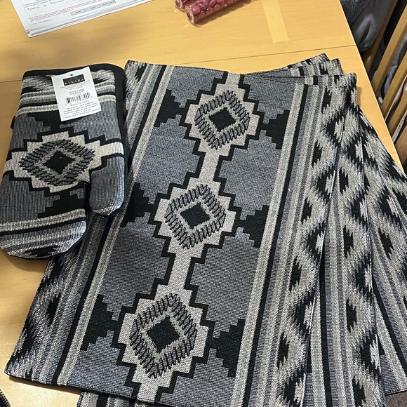 Kinara Other - Set of 4 Southwestern Placemats and Pot Holder